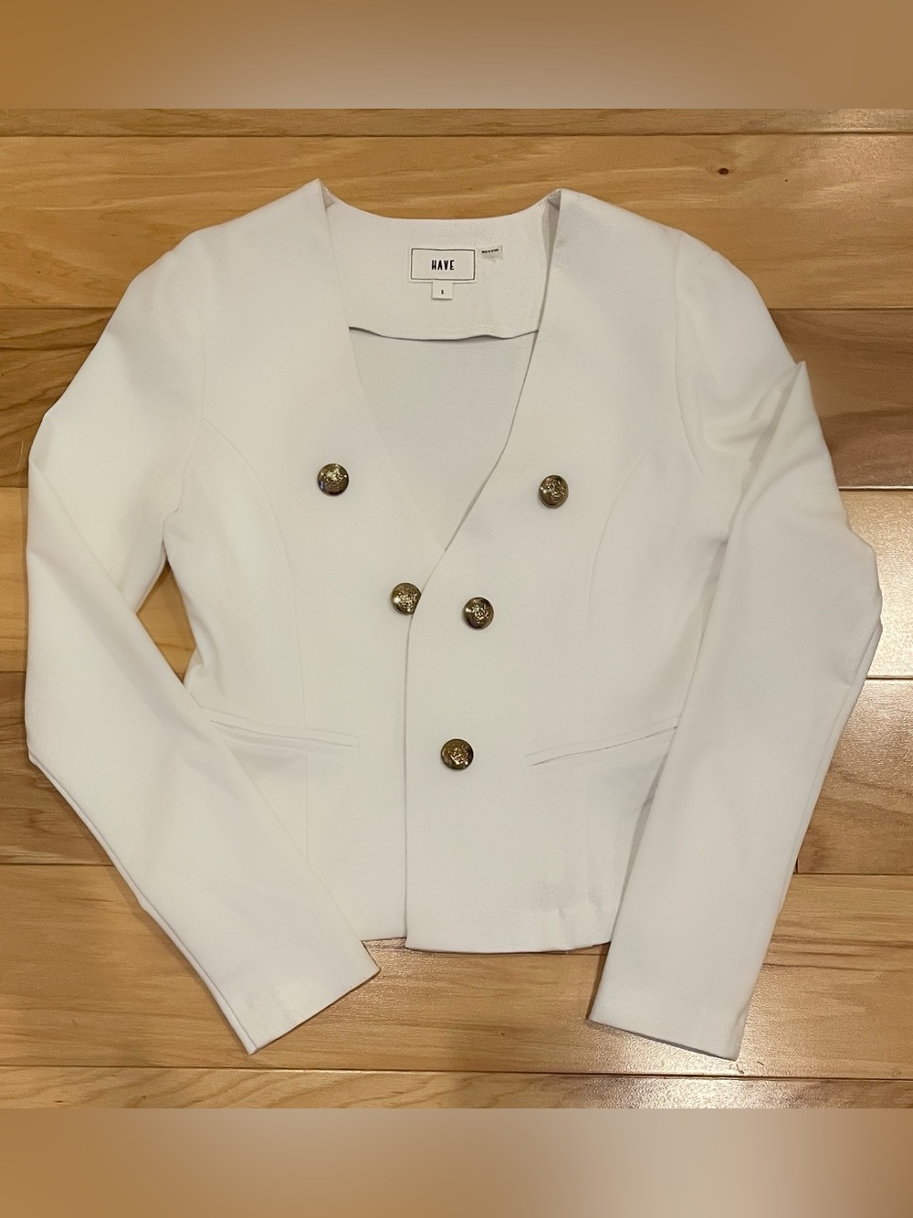 Chic White Structured Blazer w/ Gold Crest Buttons – Size S